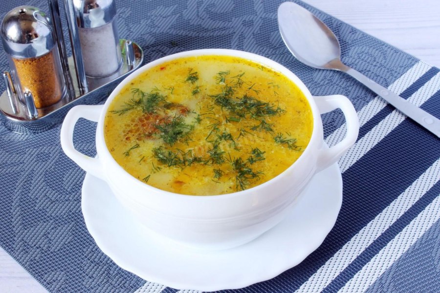 Сырный суп с копченостями