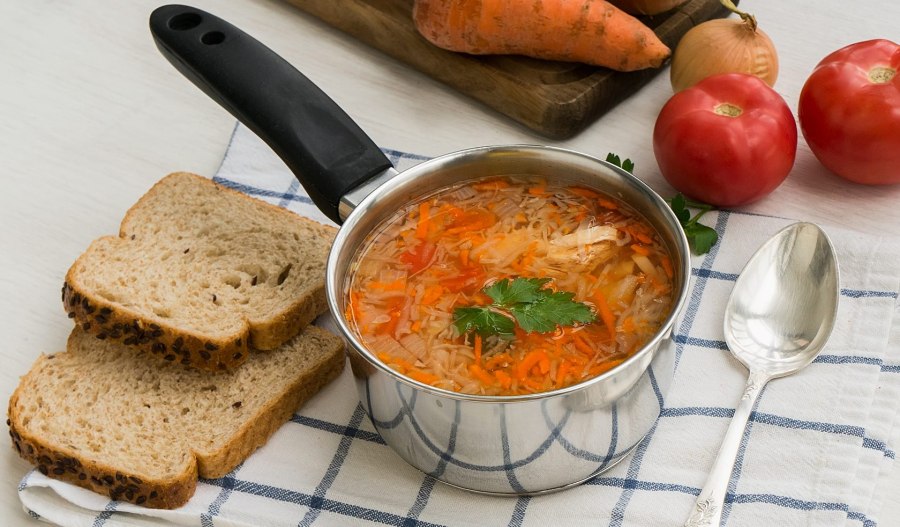 Щи с тушенкой