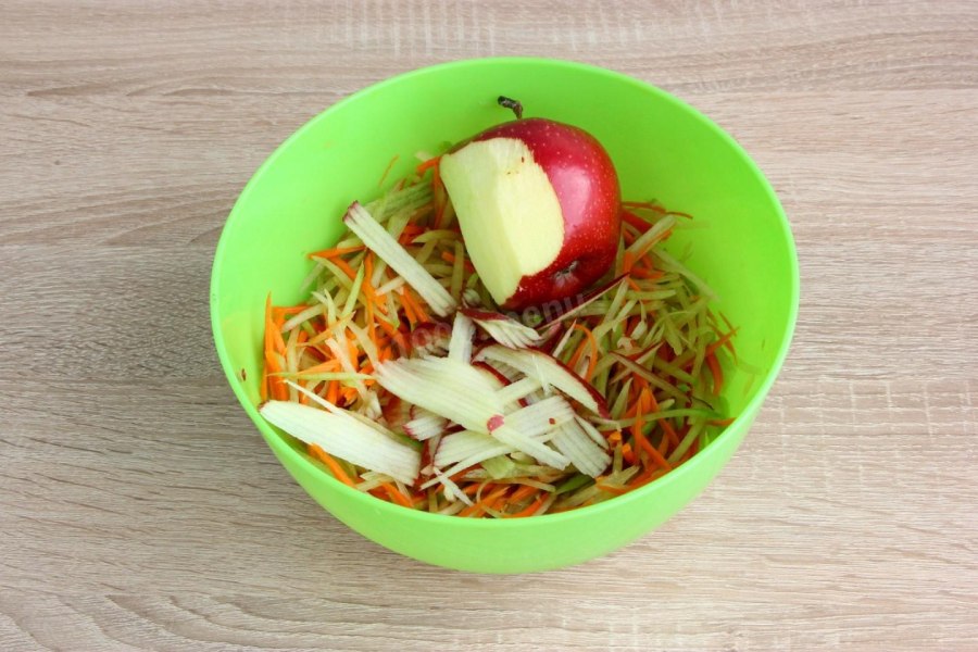 Вкусный салат из зеленой редьки