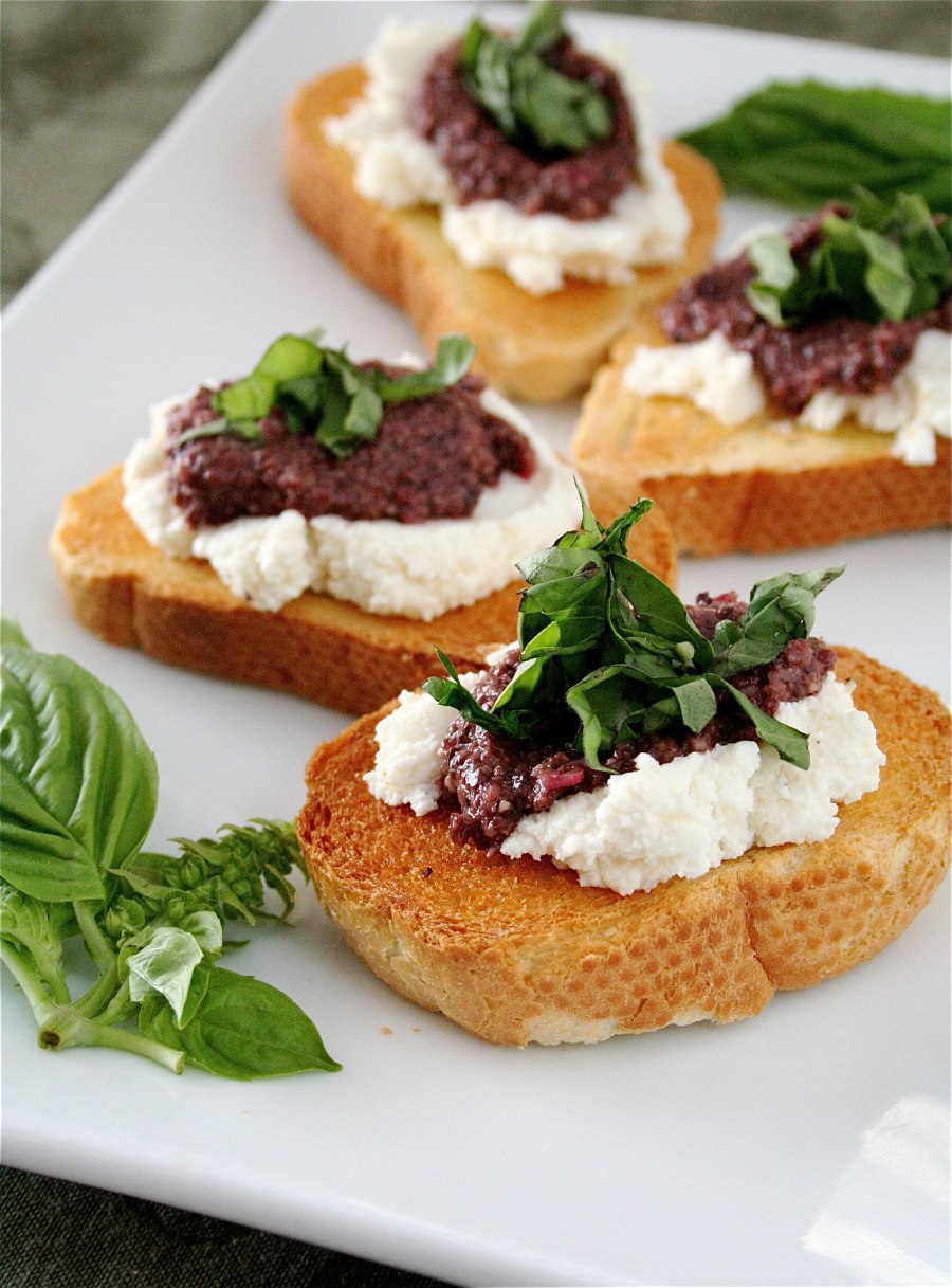 Кростини с паштетом