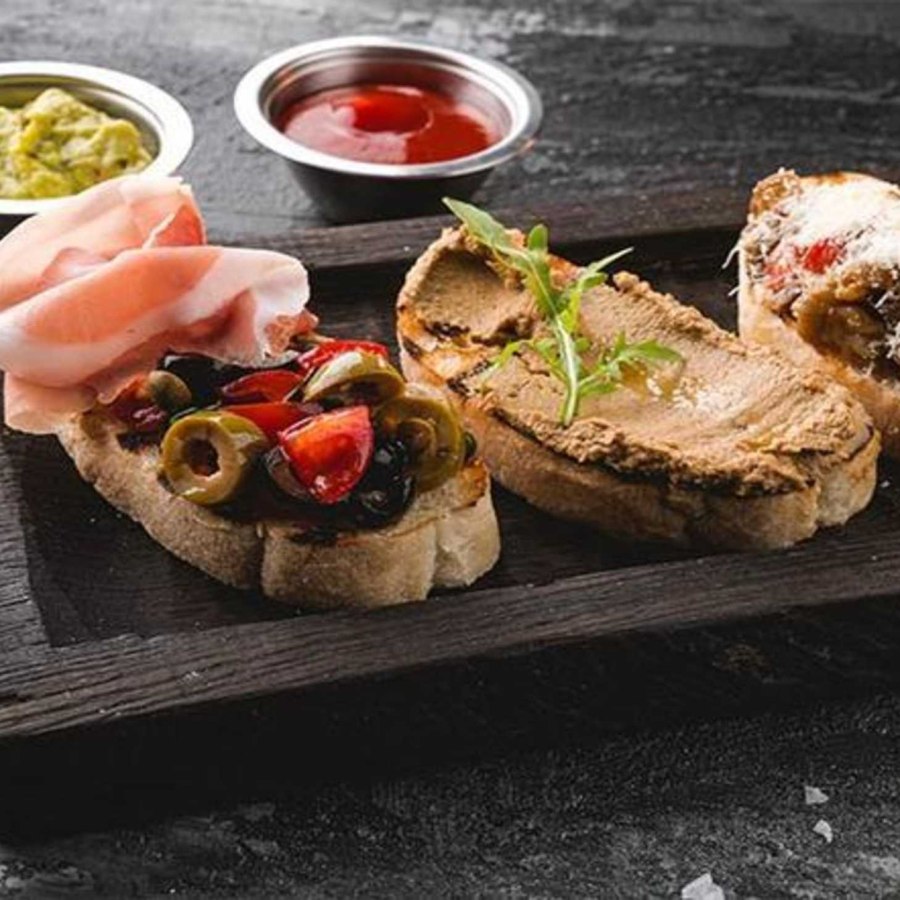 Бутерброды с паштетом на крекерах