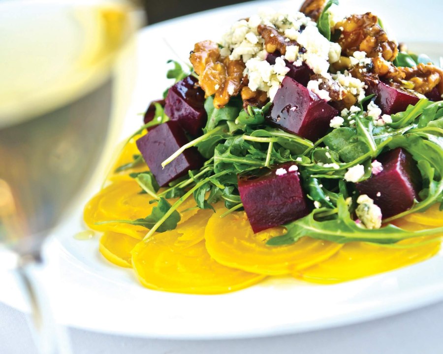 Салат свекольный вид сверху