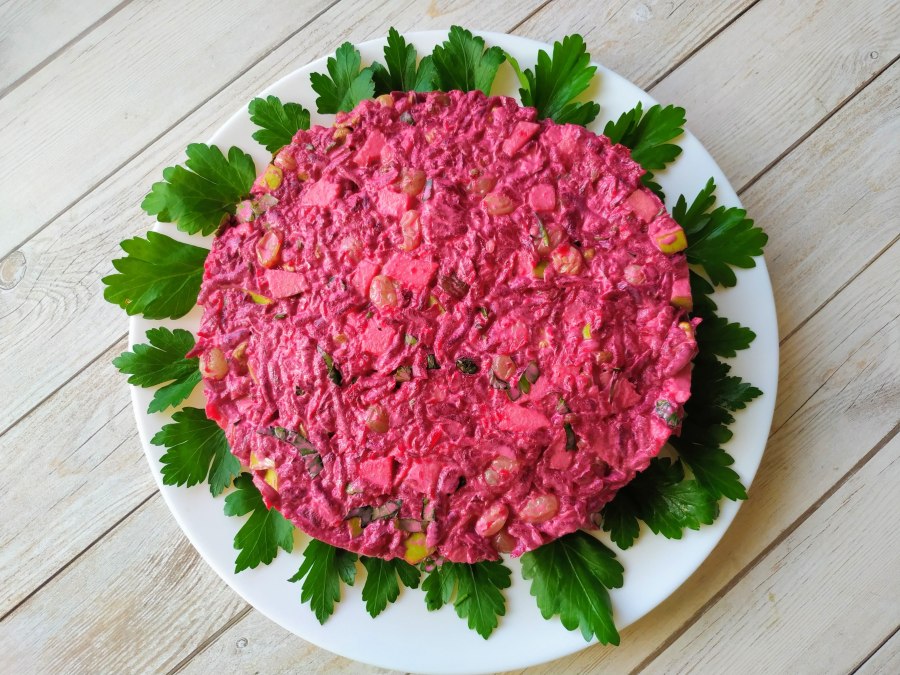 Свекольный салат с курицей