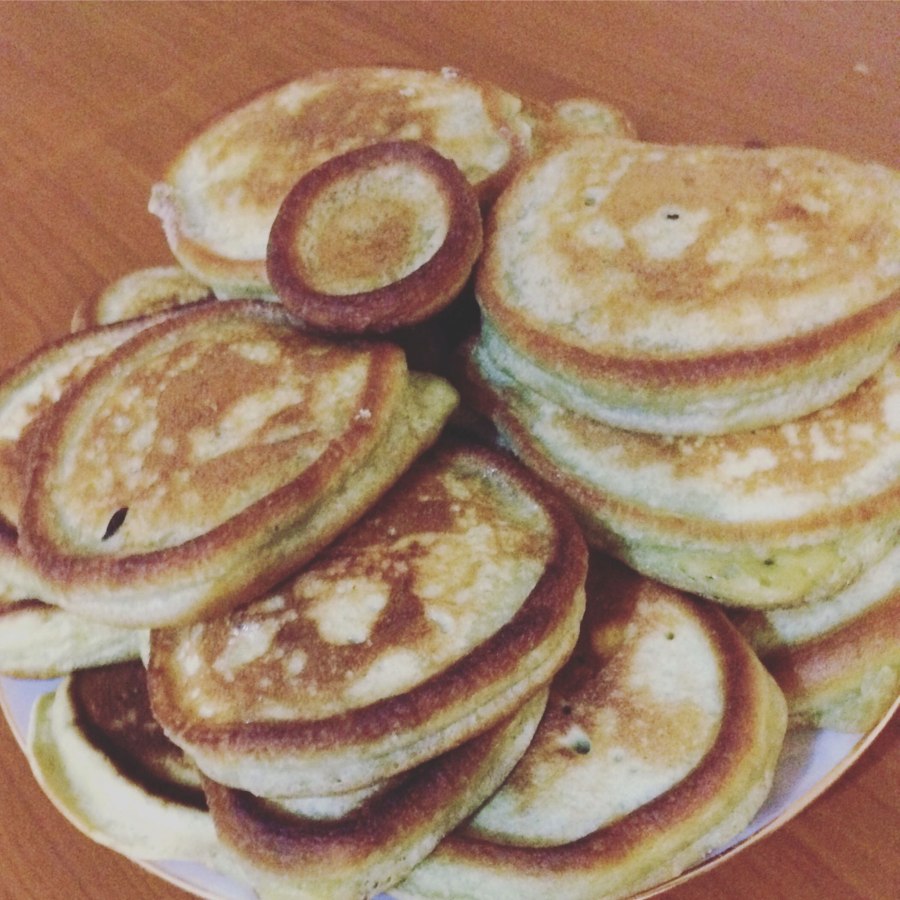 Оладьи на йогурте пышные