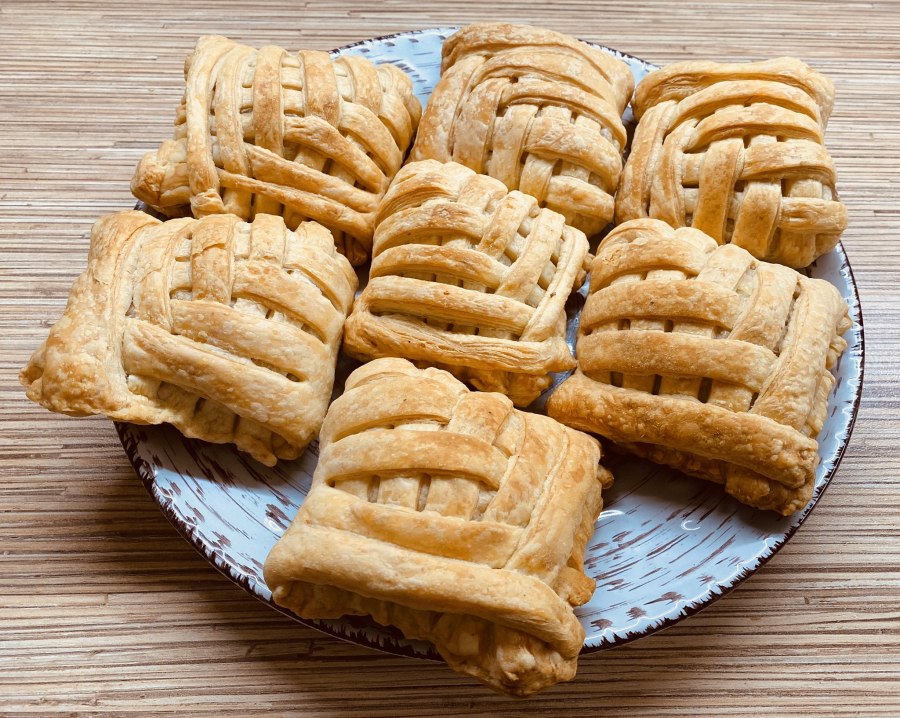 Печенье из слоеного дрожжевого теста