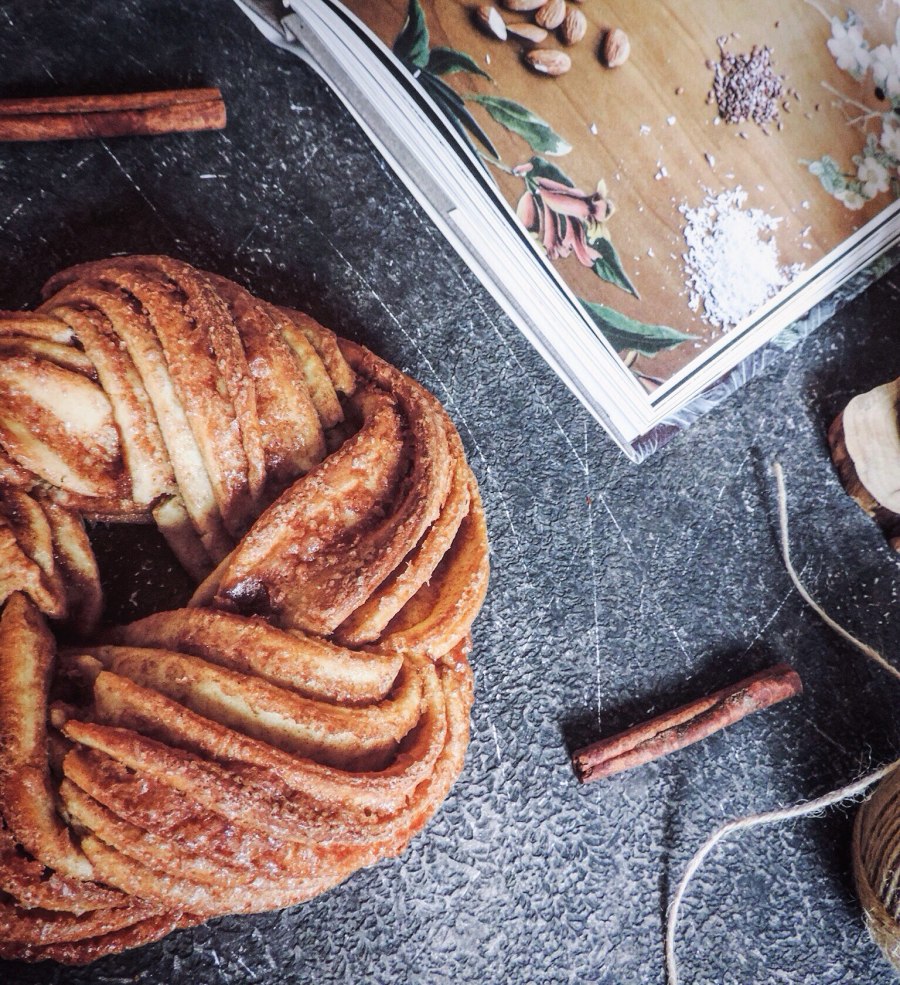 Красивая выпечка из дрожжевого теста