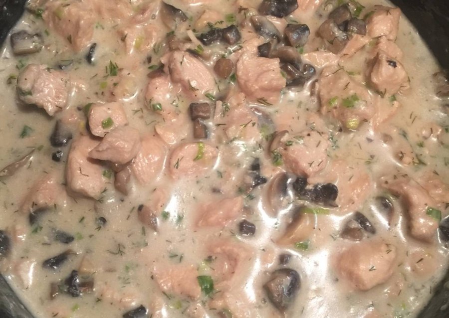 Индейка с грибами в сметанном соусе