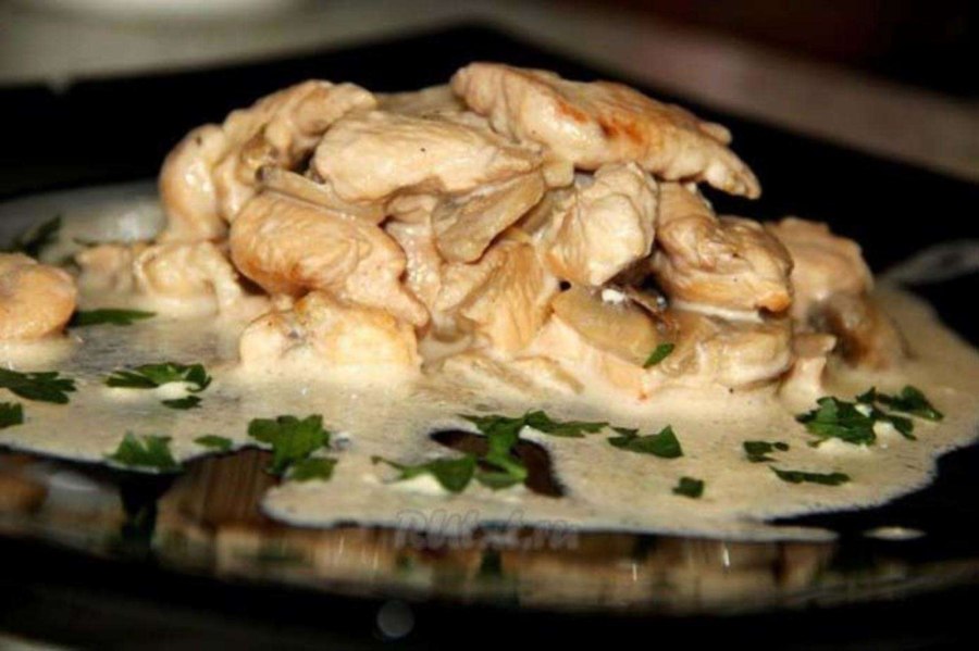 Индейка с грибами в сметанном соусе