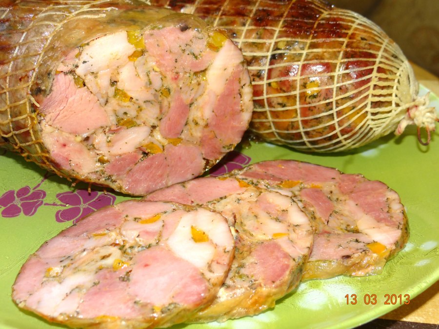 Рулет из бедра индейки в духовке