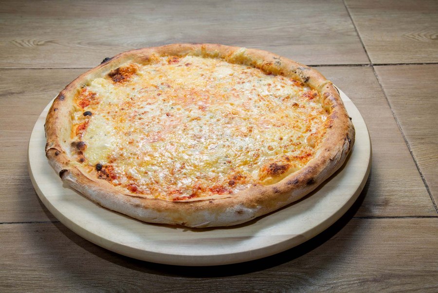 Пицца quattro formaggi