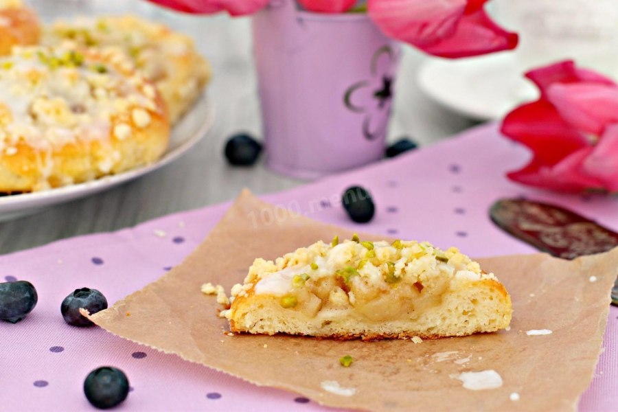 Сдобные булочки с посыпкой