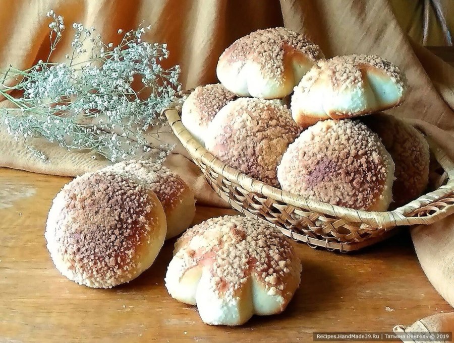 Булочки с посыпкой штрейзель