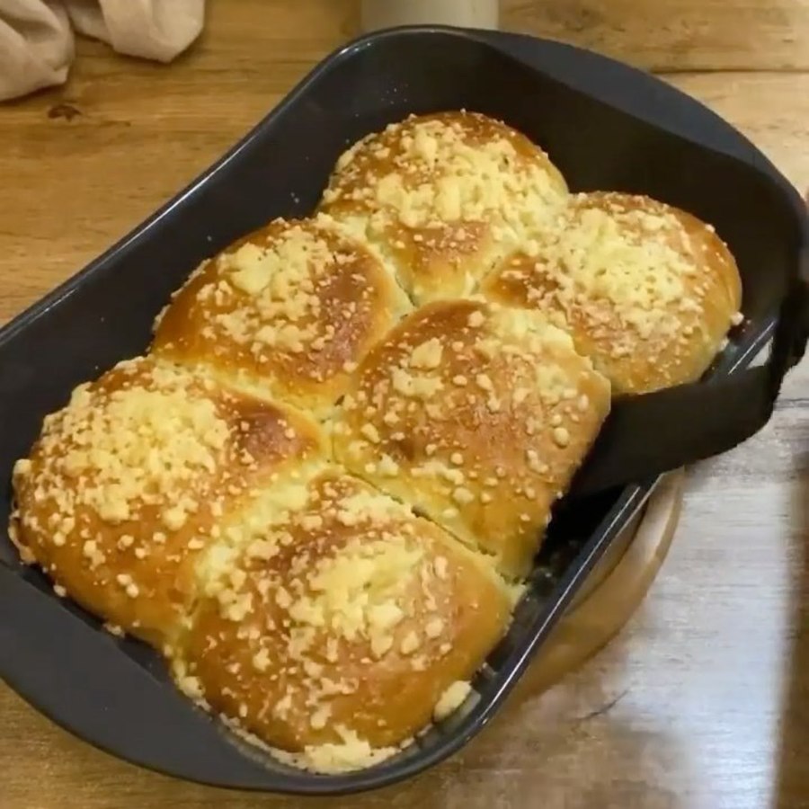 Ватрушки с творогом и вишней с штрейзелем