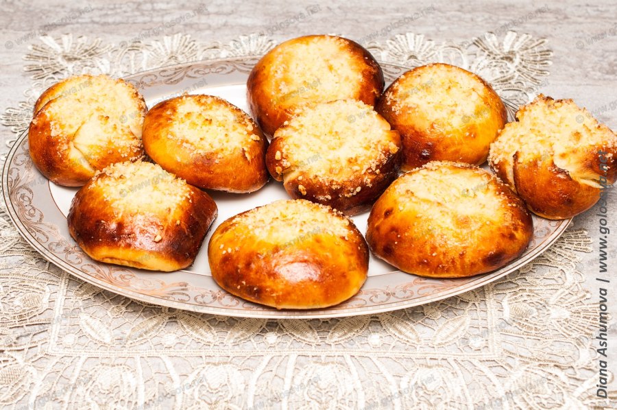 Круглые булочки с сахаром