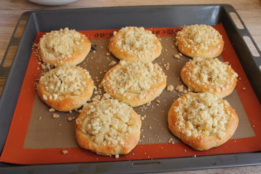 Булочка с посыпкой