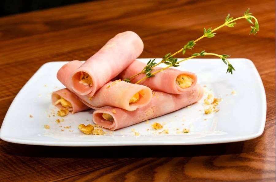 Куриная грудка фаршированная сыром и ветчиной