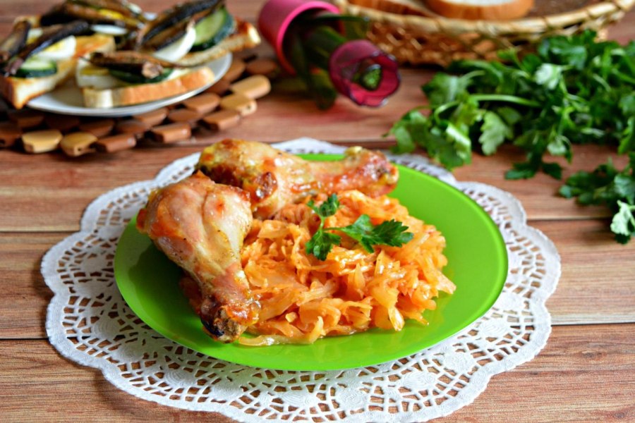 Тушёная капуста с курицей