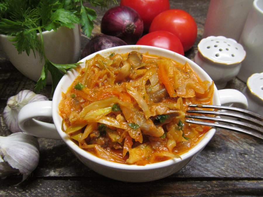 Тушёная капуста с курицей