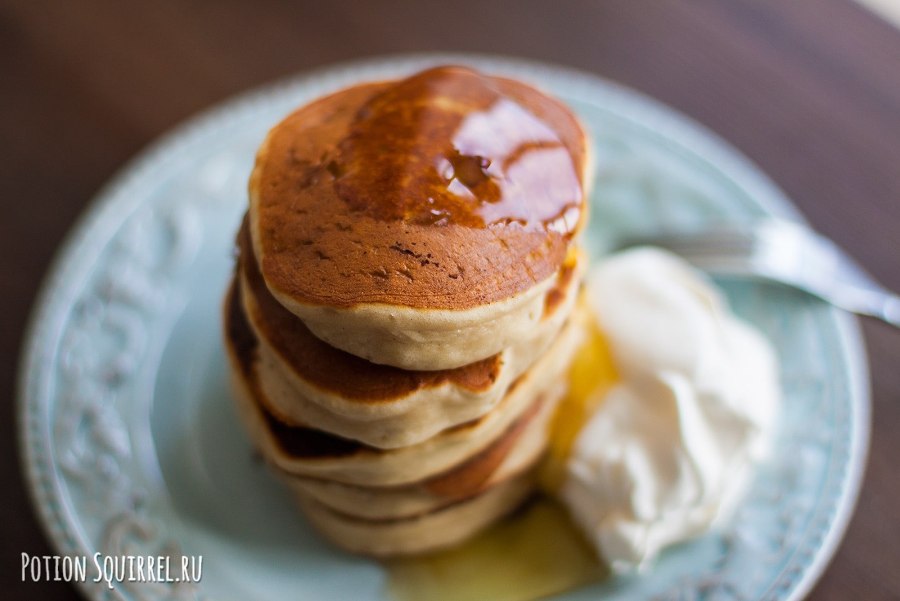Чем поливают панкейки йогурт
