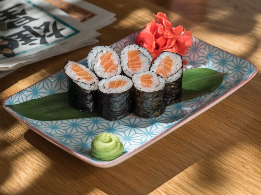 Ролл хосомаки с угрем