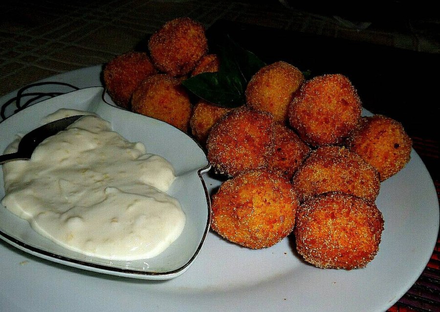 Куриные фрикадельки с картофельными шариками