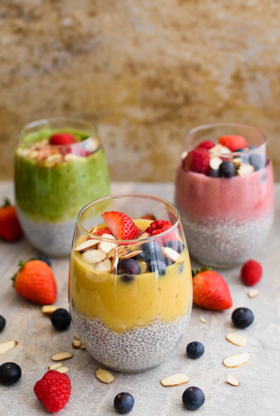 С семенами чиа и манго