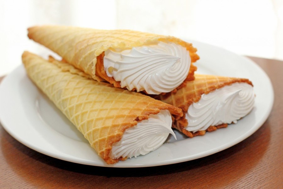 Вафельные трубочки с кремом