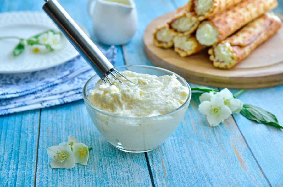 Маленькие трубочки с кремом