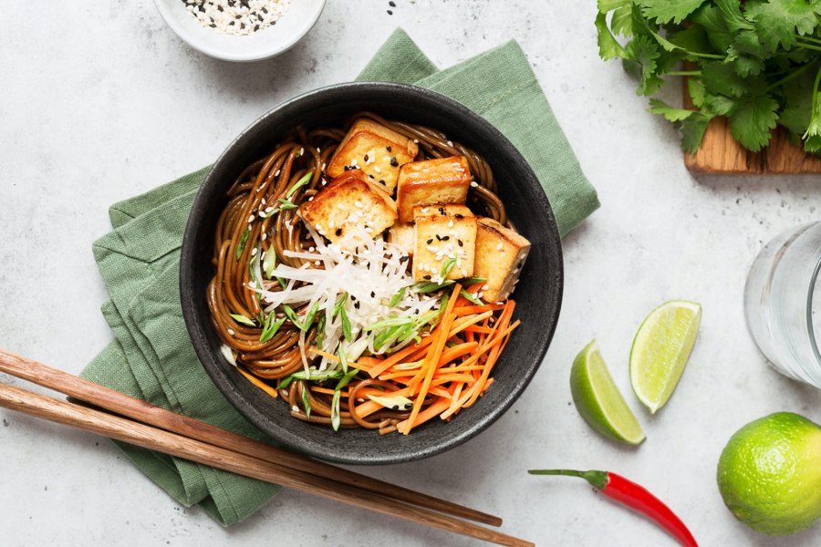 Тофу с лапшой китайской