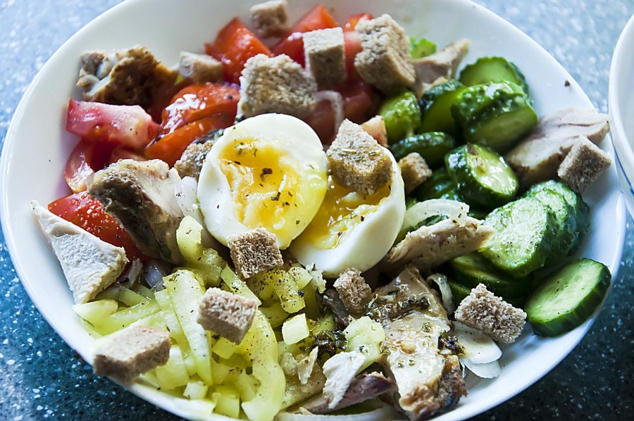 Кальмары-гриль с сальсой из томатов