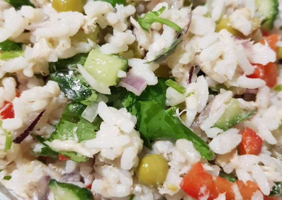 Салат с копченой рыбой