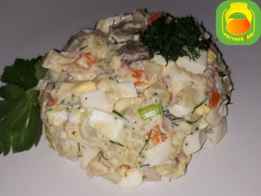 Салат с копченой рыбой