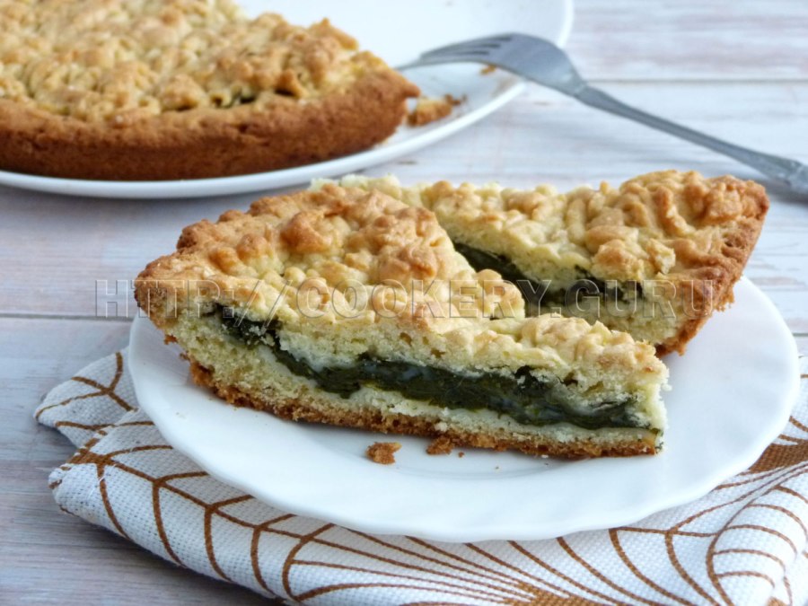 Рыбный пирог из консервов