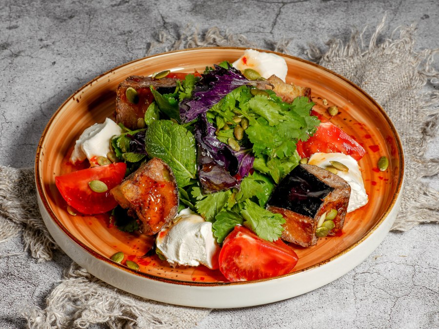 Салат с кинзой