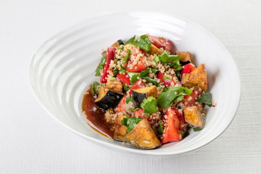 Салат с хрустящими баклажанами Гинза