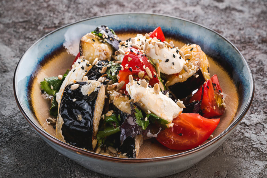 Салат с обжаренными баклажанами