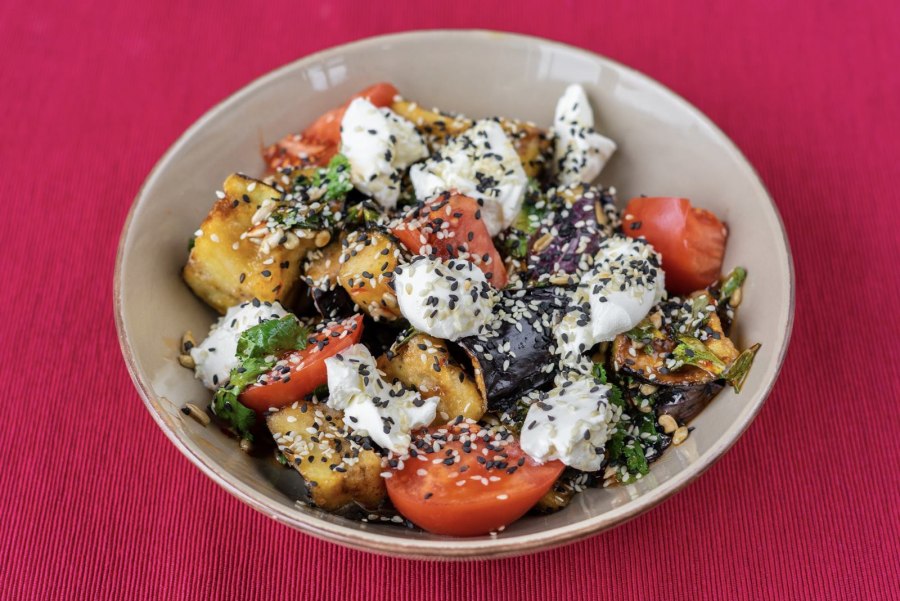 Баклажан, черри, салат, кинза