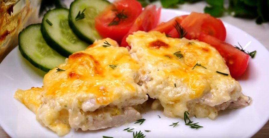 Курица под сыром в духовке