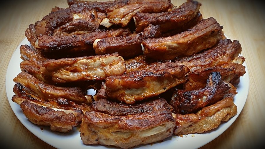 Свиные ребрышки с яблочным пюре