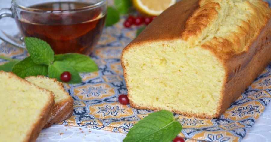 Манник на кефире с вареньем в духовке