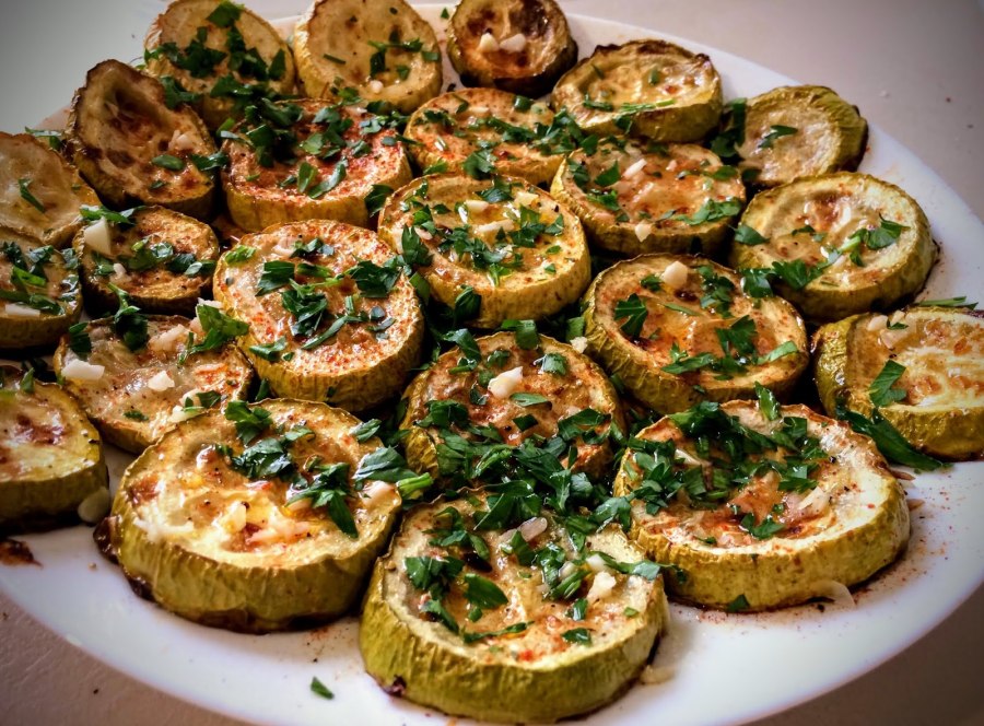 Готовые запеченные кабачки