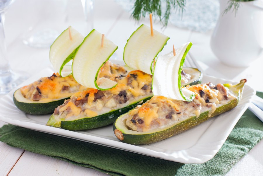 Фаршированные кабачки лодочки