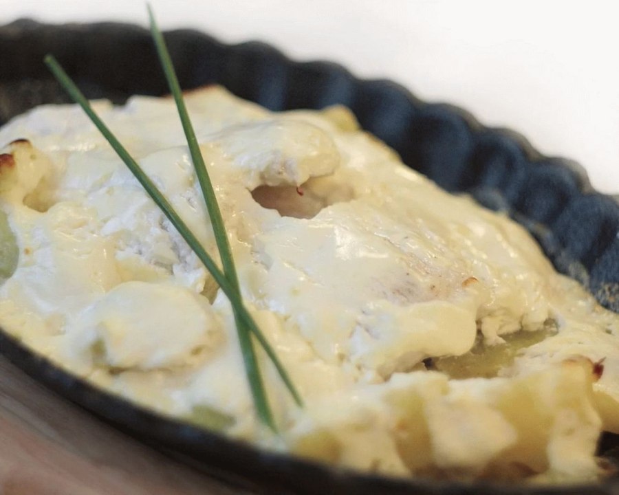 Осетрина под соусом бешамель