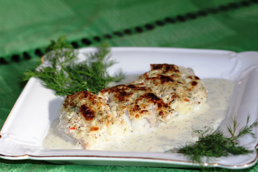 Рыба, запеченная в сметане
