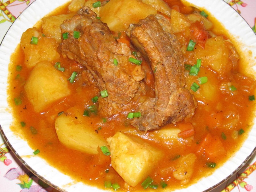 "Premium stewed Steak with Rich Gravy".