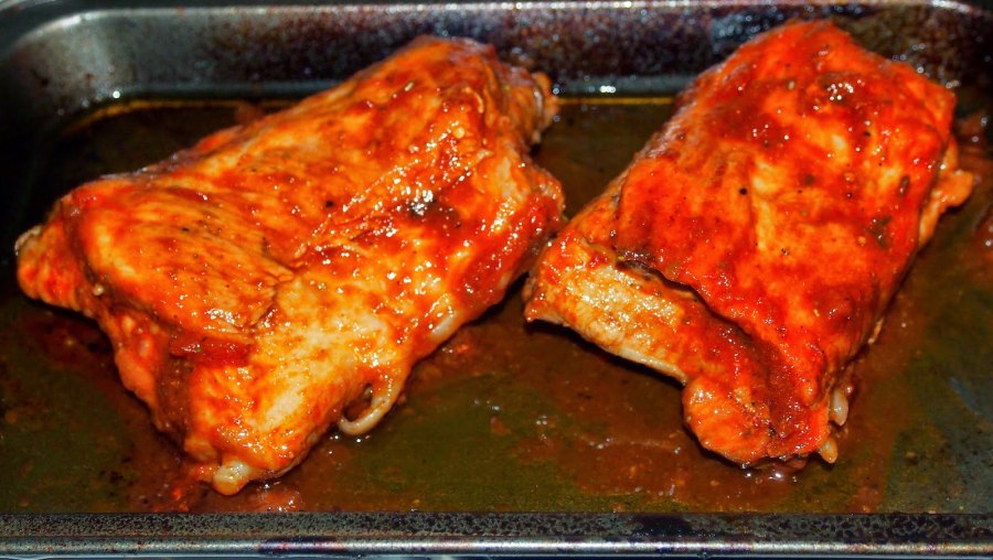 Шашлык с кетчупом и луком