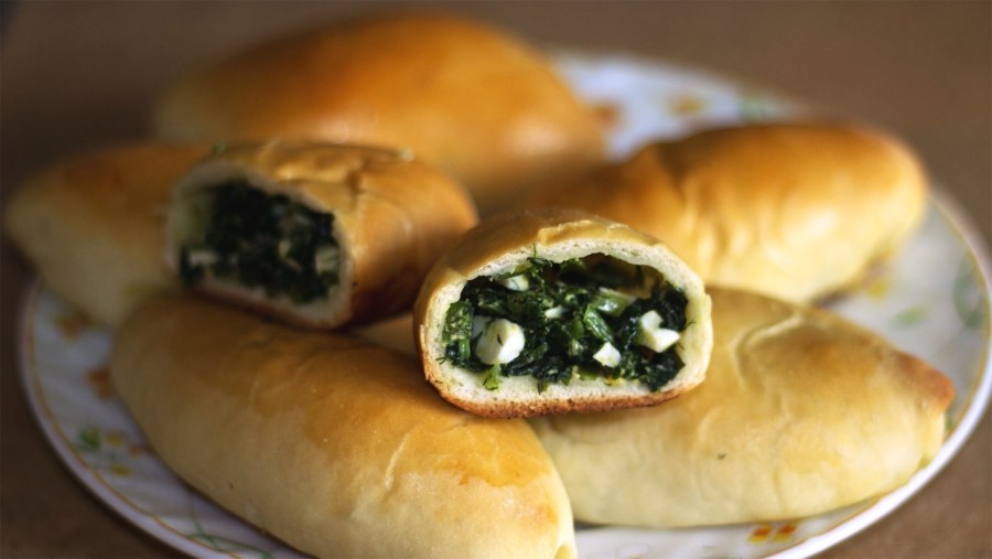 Пирожки с яйцом и луком