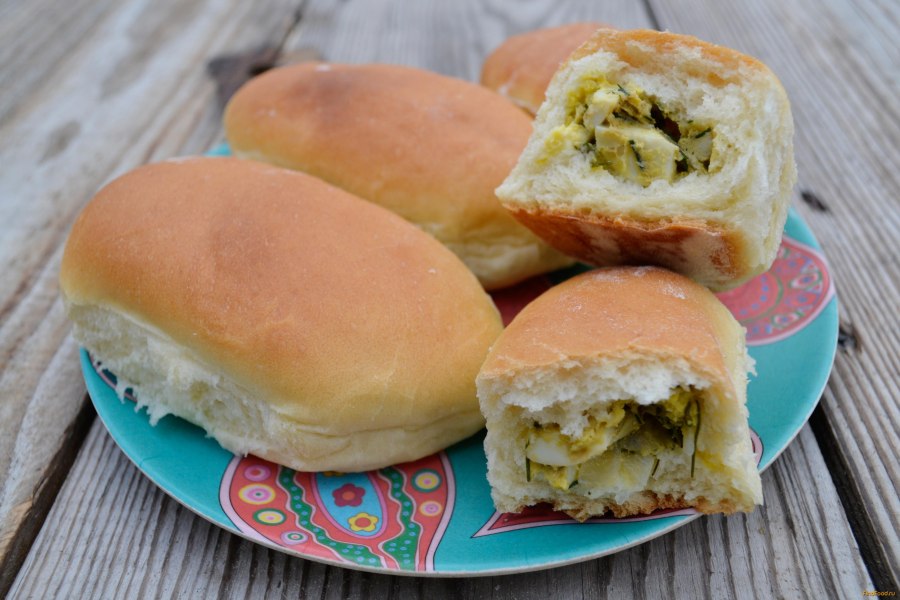 Пирожки с яйцом и луком