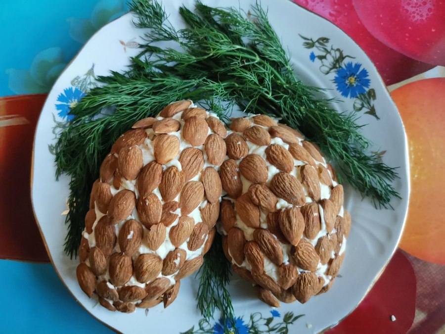 Салат с миндалем в виде