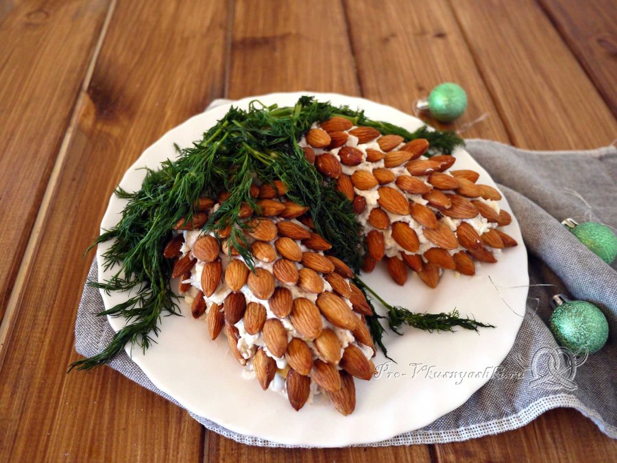 Салат шишка с миндалем